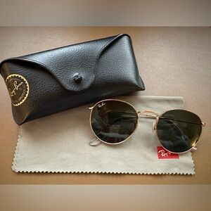 Ray-Ban Sunglasses & Black Pebbled Leather Case